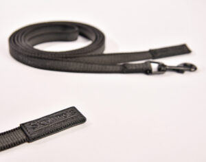 Laisse-antidérapante-pour-chien-k9 Laisse Antidérapante pour chien- Discrétion, Précision, Maîtrise