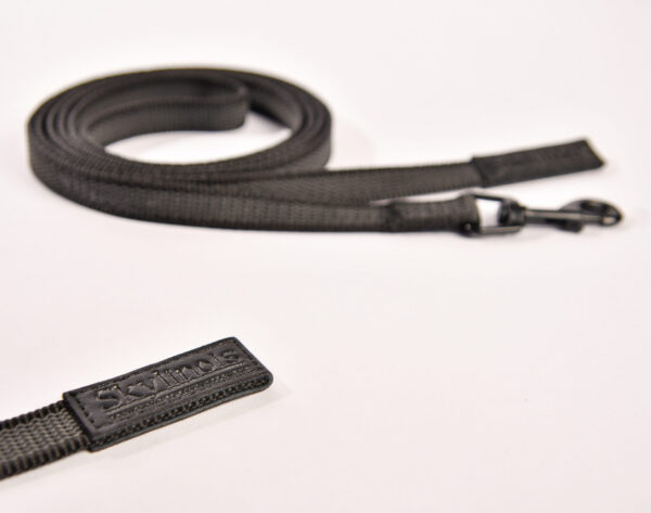 Laisse-antidérapante-pour-chien-k9 Laisse Antidérapante pour chien- Discrétion, Précision, Maîtrise